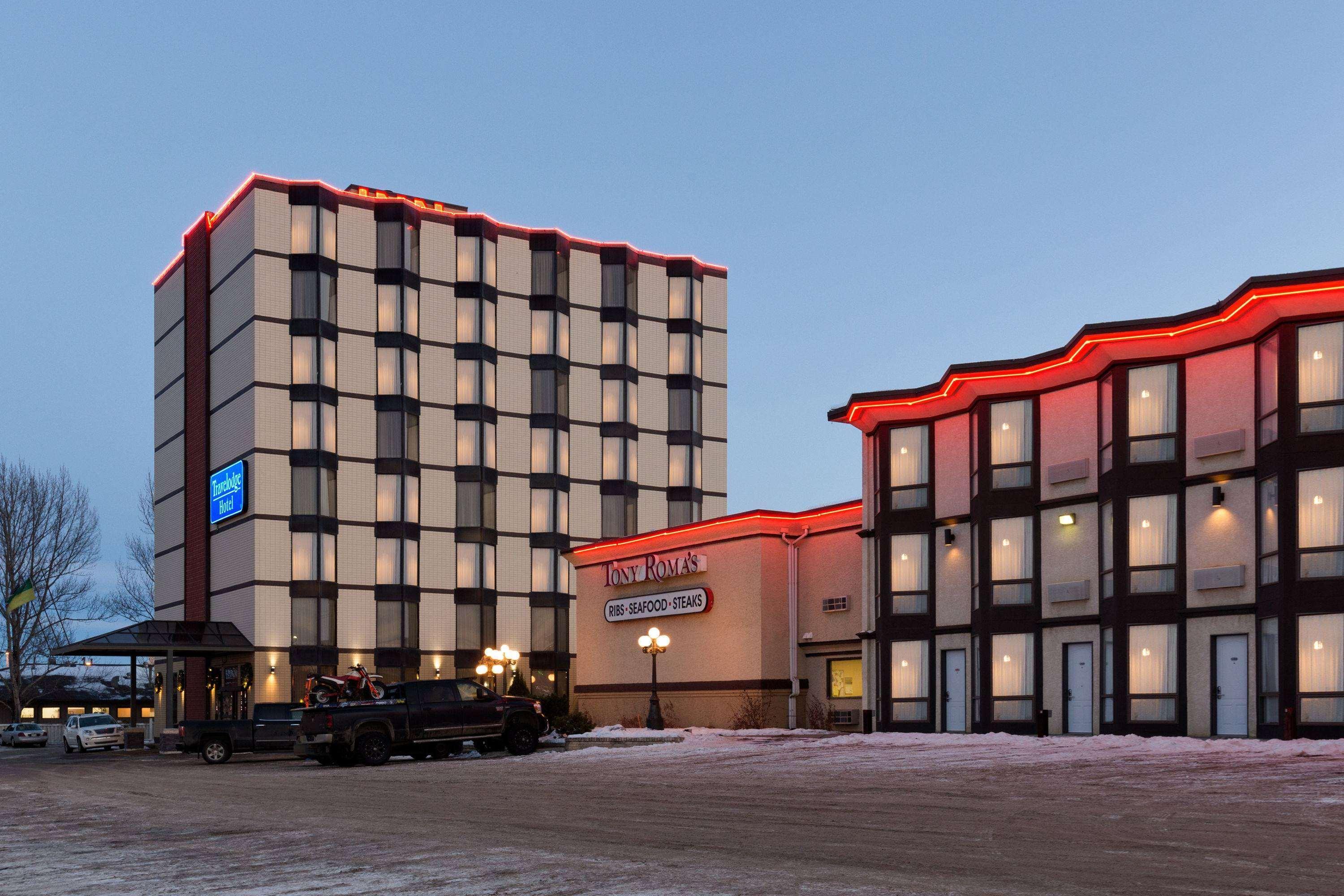 Travelodge By Wyndham Ллойдмінстер Екстер'єр фото